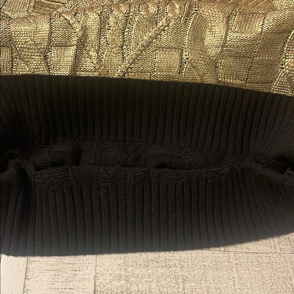 Prestige Gold Metallic Sweater with Fur Collar - Picture 7 of 11